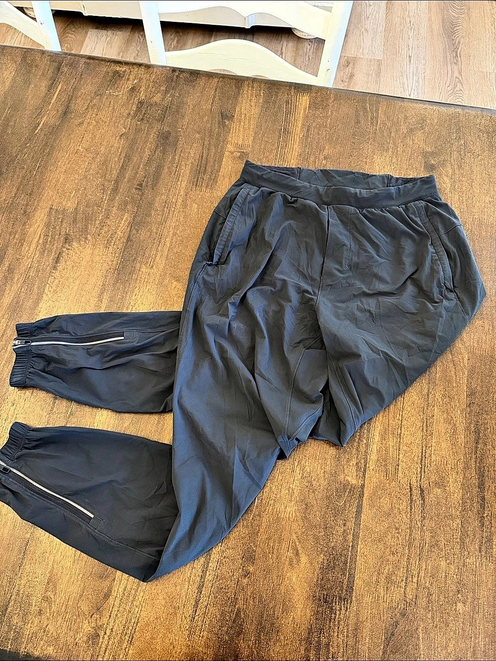 lululemon Everlux High-Rise Zip-Leg Track Pant *Full Length black Small
MEN’s